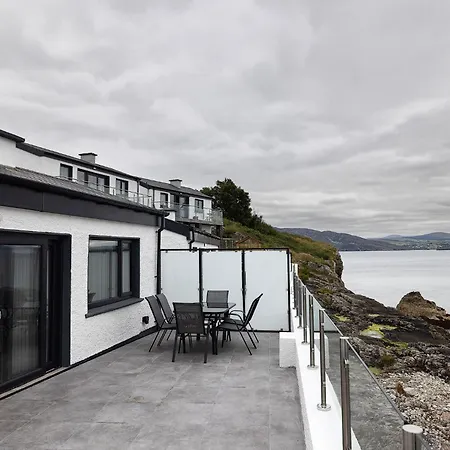 Pierside Deluxe Apartment *